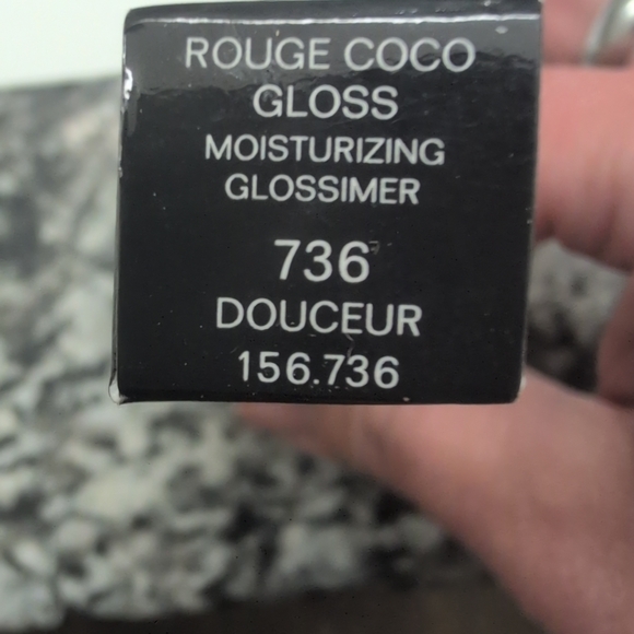 CHANEL Gloss with Black Cap and Gold Detail - Picture 8 of 8